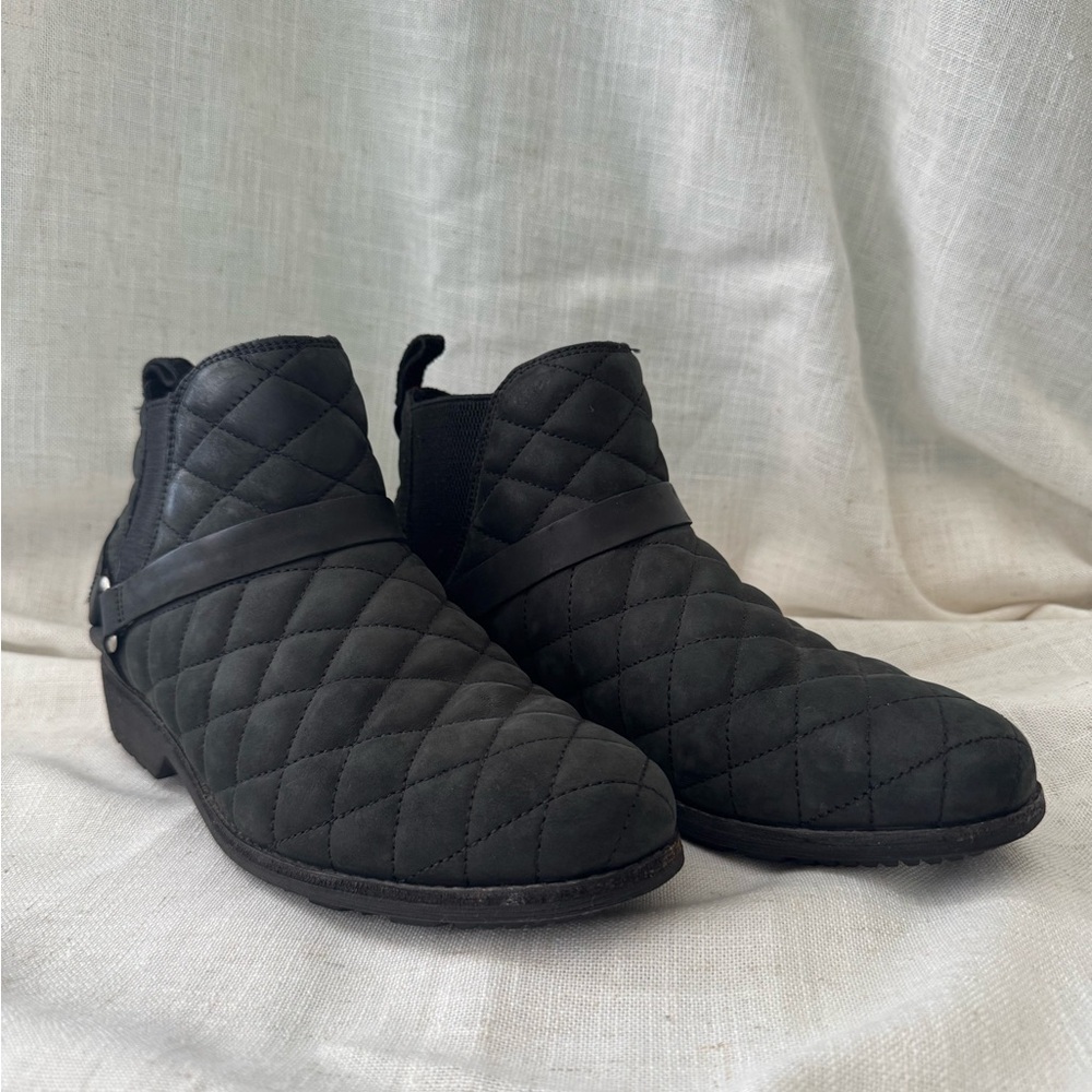 Teva quilted women’s boots, color: black, size 8.5